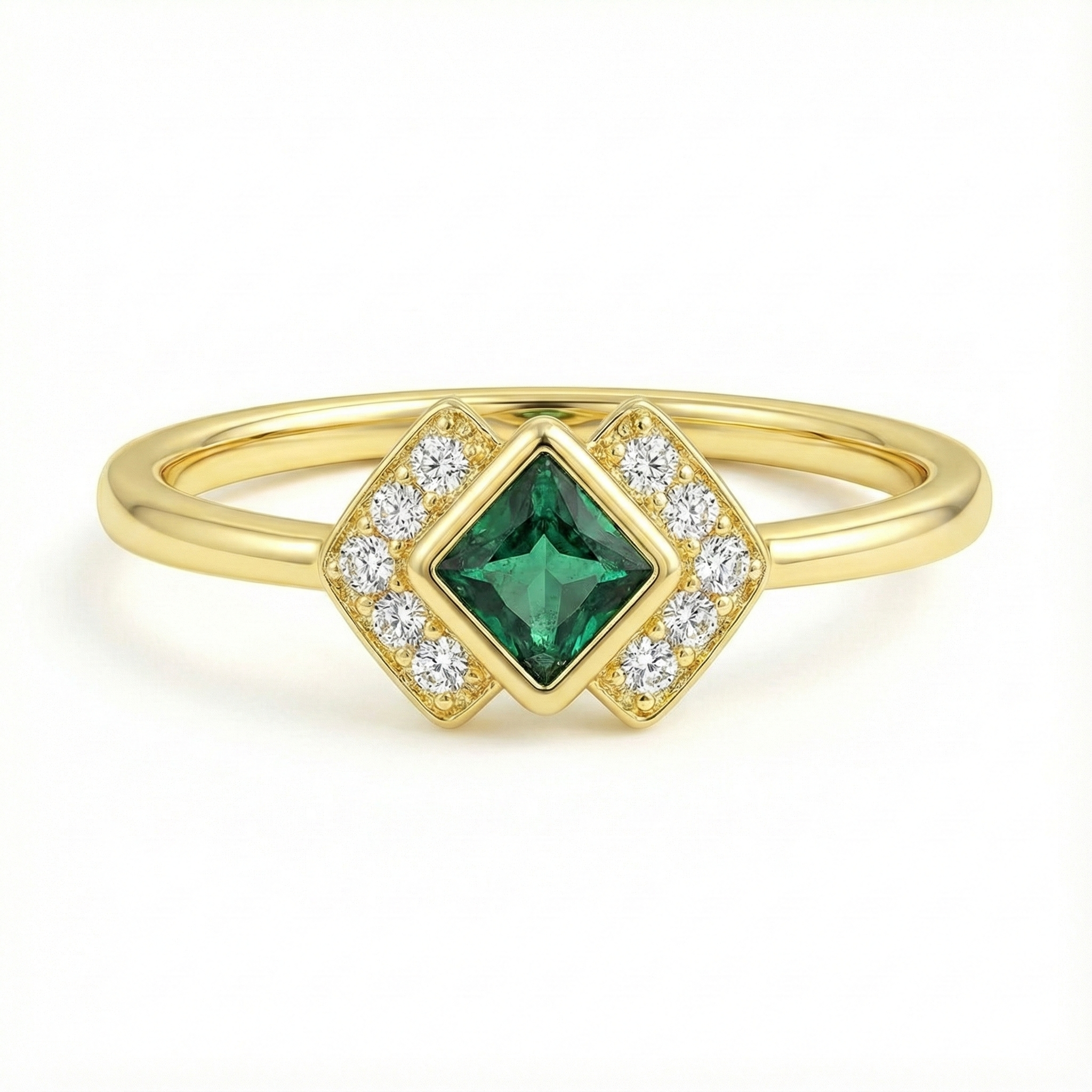 Bague dorée or 18k avec pierre verte carrée facettée entourée de zircons blancs, bijou rétro chic et élégant